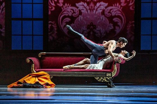 Alberto Velazquez and Victoria Jaiani in The Joffrey Ballet’s 'Anna Karenina..' (Photo by Cheryl Mann)