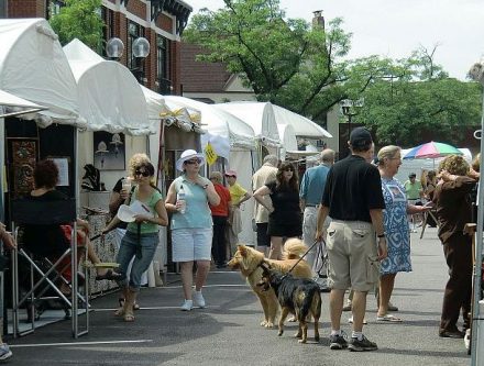 Outdoor art fairs are a summer activity in suburbs and Chicago. (J Jacobs photo)