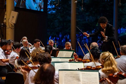 Rafael Payare conducts the CSO in Beethoven's Symphony No. 3 at Ravinia Festival. (photo credit Ravinia Festival and Kyle Dunleavy)