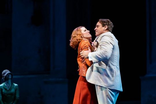 Amanda Majeski_and Lucas Meachem in Don giovanni at Lyric Opera of Chicago. (Kyle Flubacker photo)