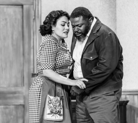 Ailyn Perez and Russell Thomas_Pagliacci_Lyric-Opera of Chicago (photo by Kyle Flubacker)